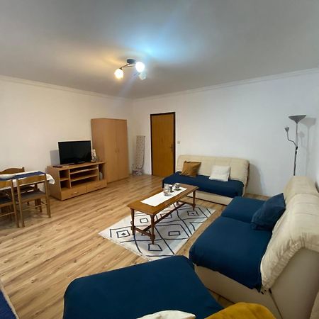 Apartmani Dora Leskovac Leskovac  Eksteriør billede