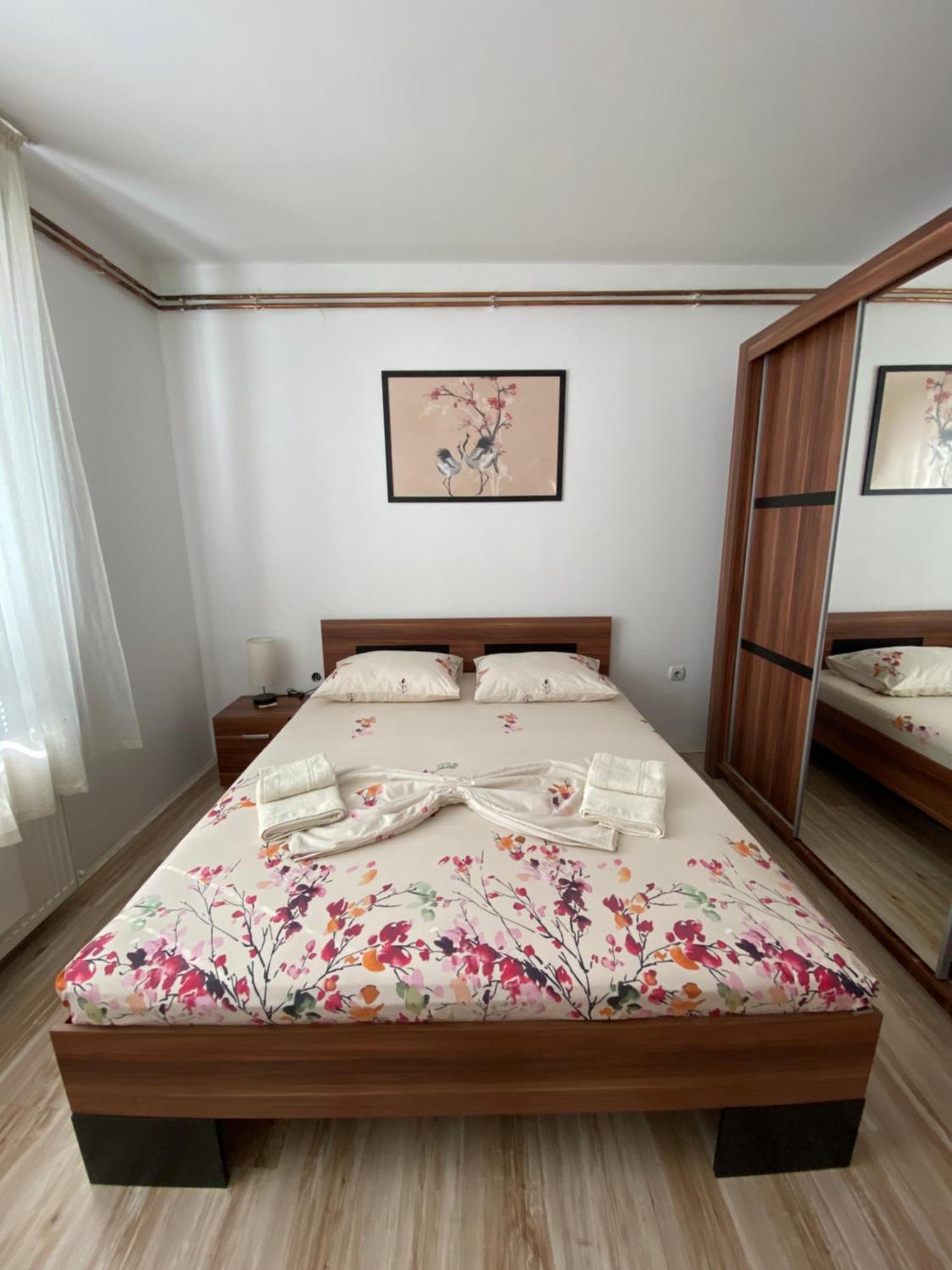 Apartmani Dora Leskovac Leskovac  Eksteriør billede