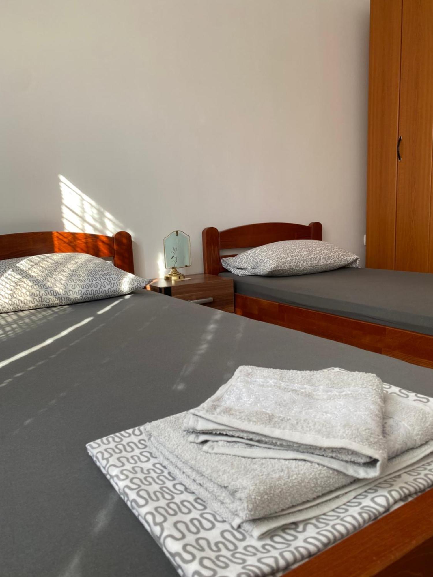 Apartmani Dora Leskovac Leskovac  Eksteriør billede