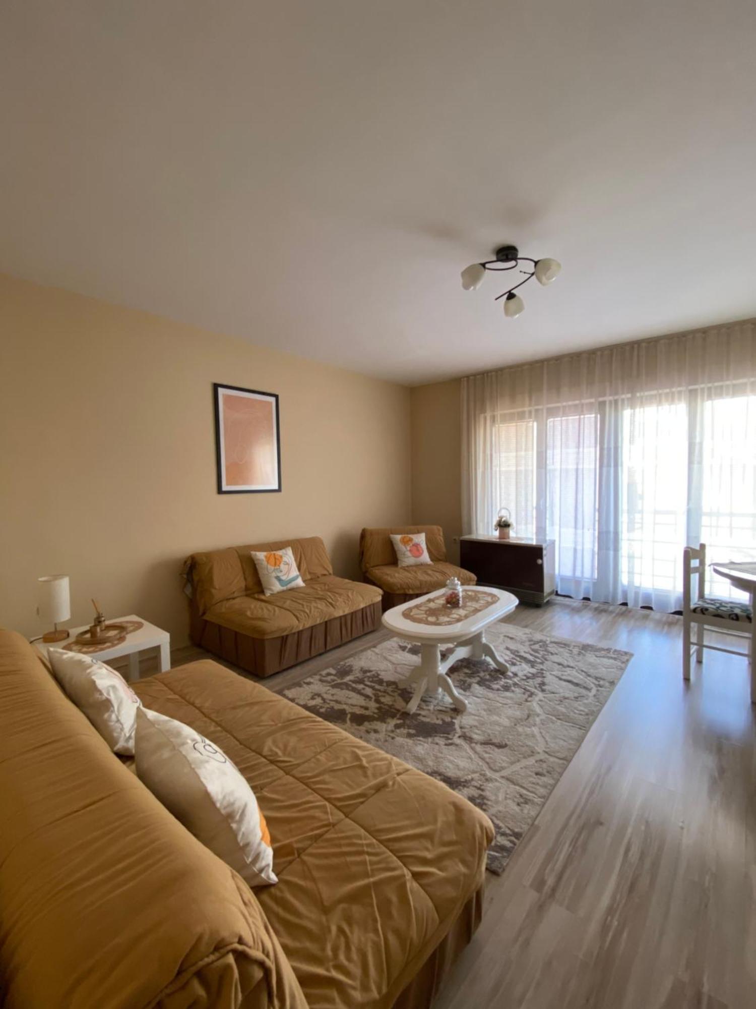 Apartmani Dora Leskovac Leskovac  Eksteriør billede