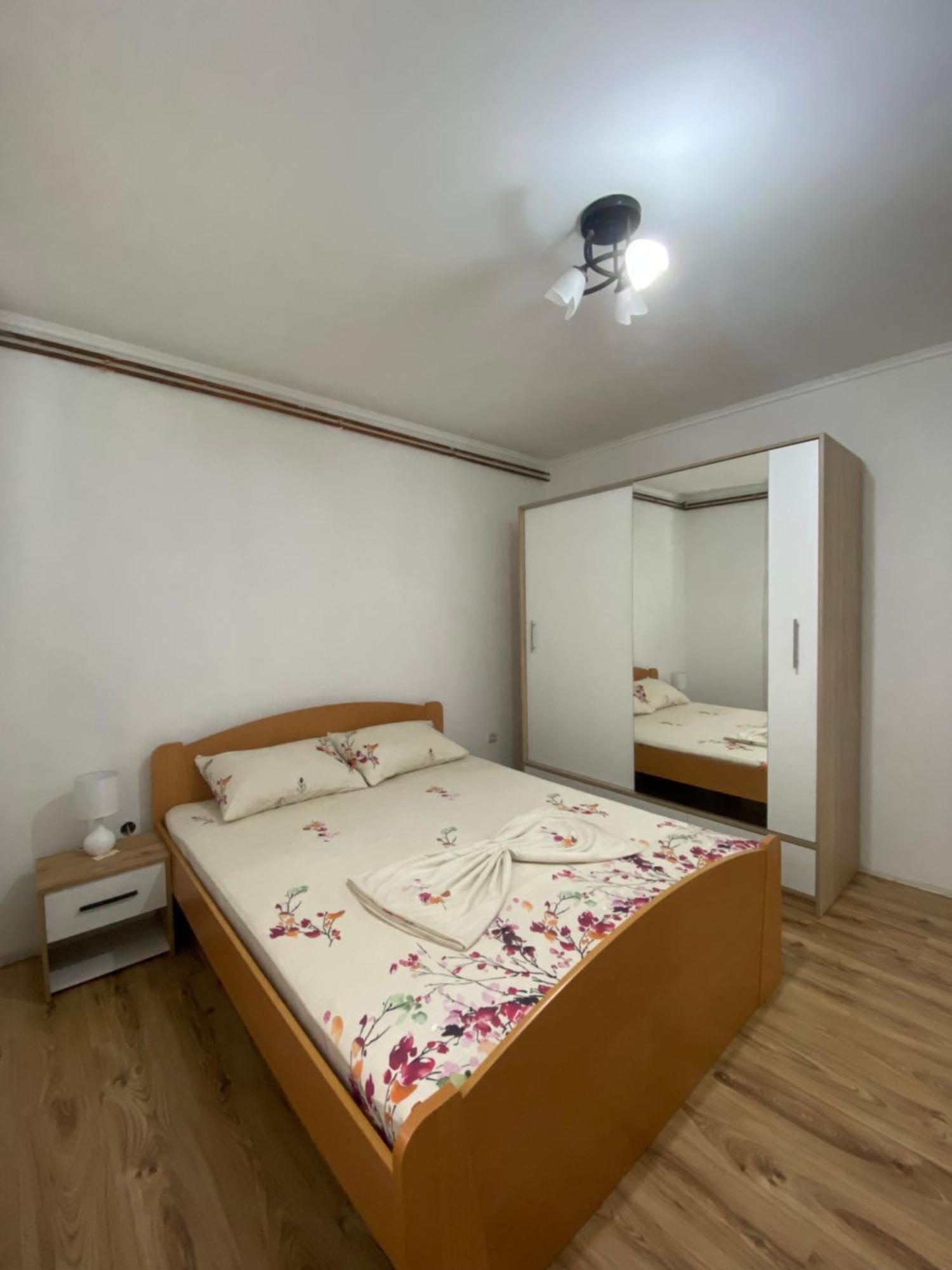 Apartmani Dora Leskovac Leskovac  Eksteriør billede