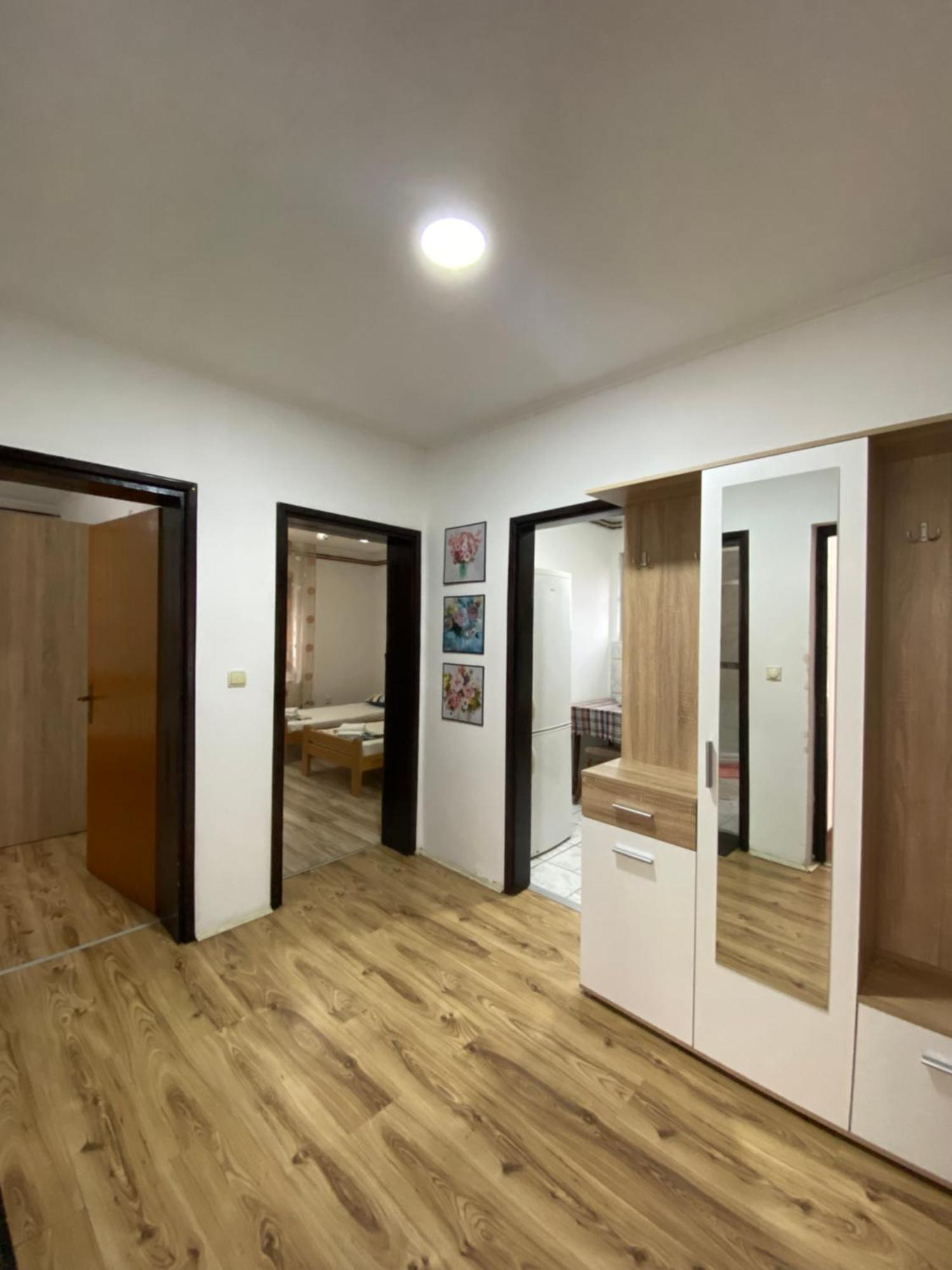 Apartmani Dora Leskovac Leskovac  Eksteriør billede