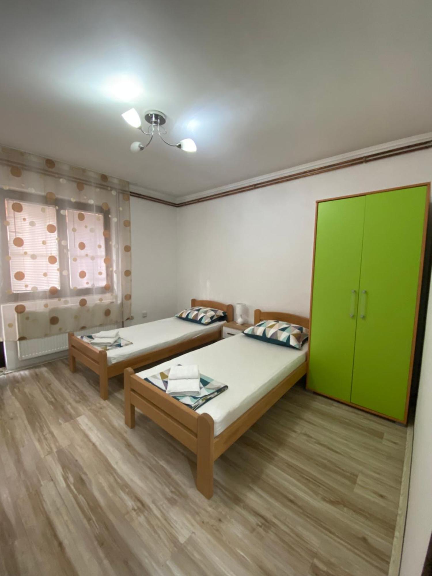 Apartmani Dora Leskovac Leskovac  Eksteriør billede