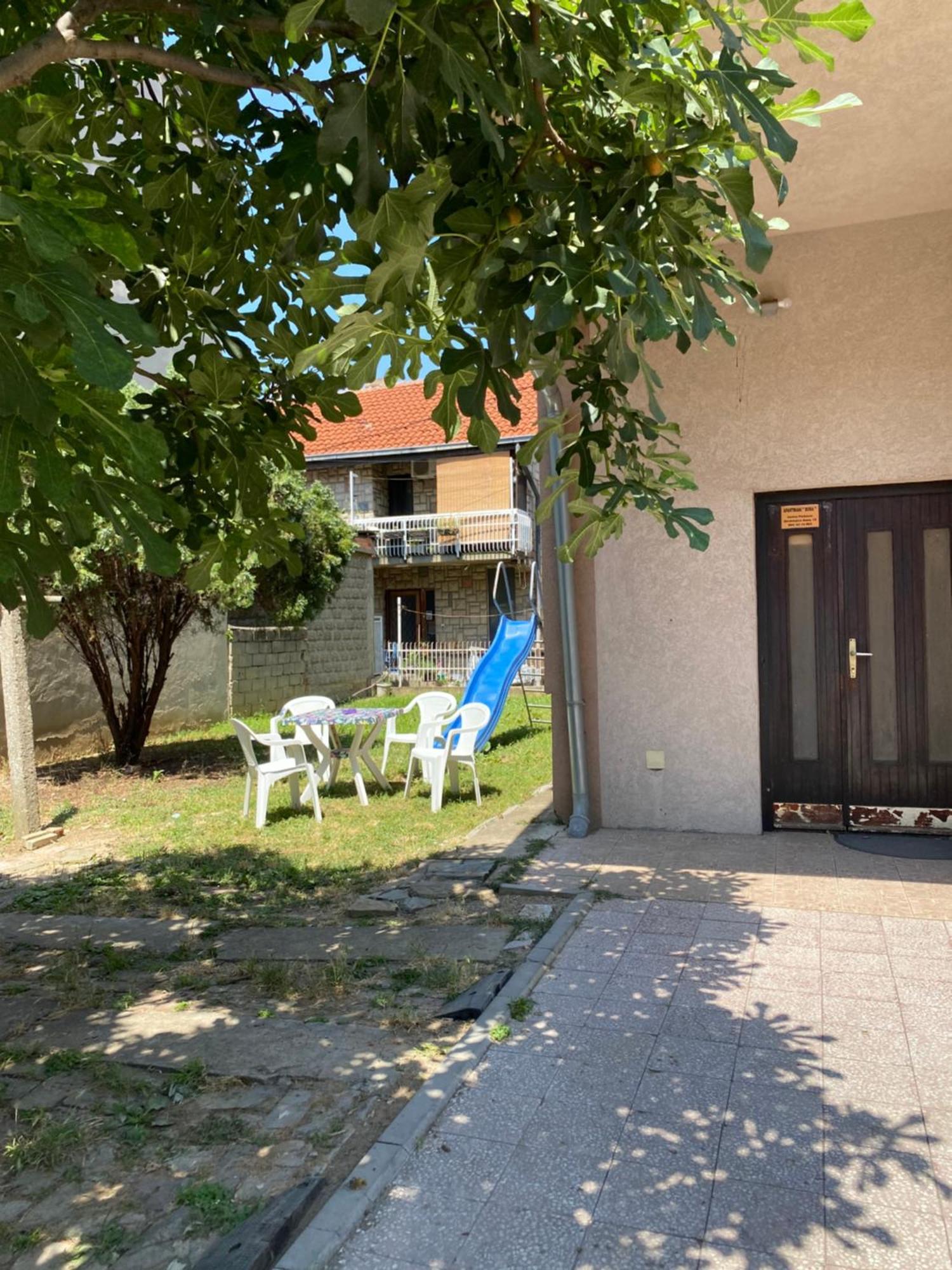 Apartmani Dora Leskovac Leskovac  Eksteriør billede