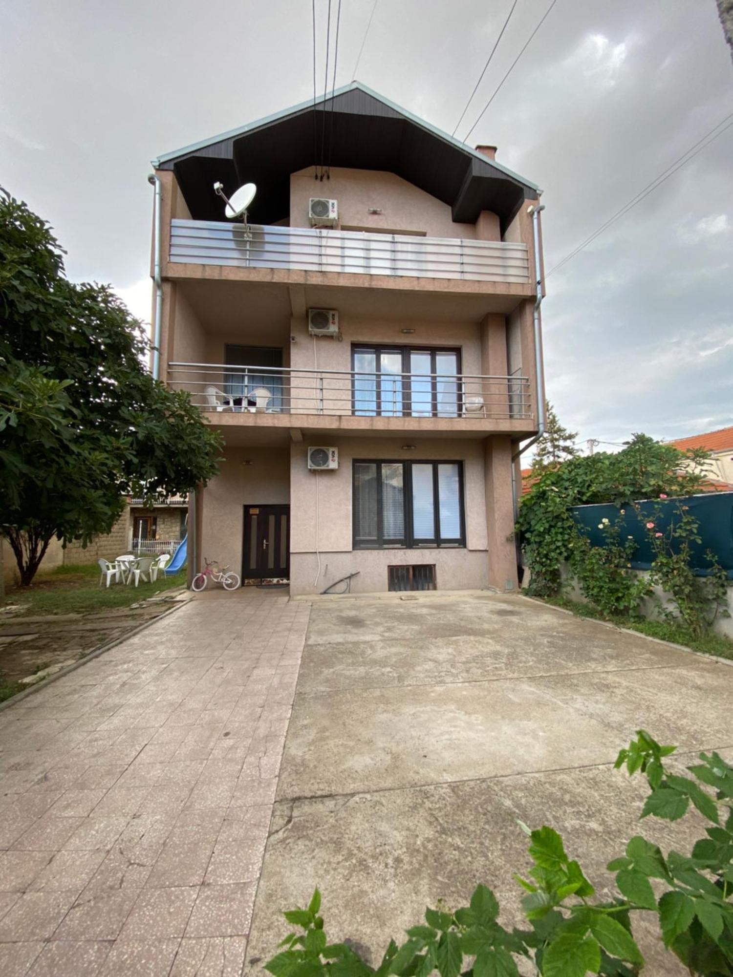 Apartmani Dora Leskovac Leskovac  Eksteriør billede